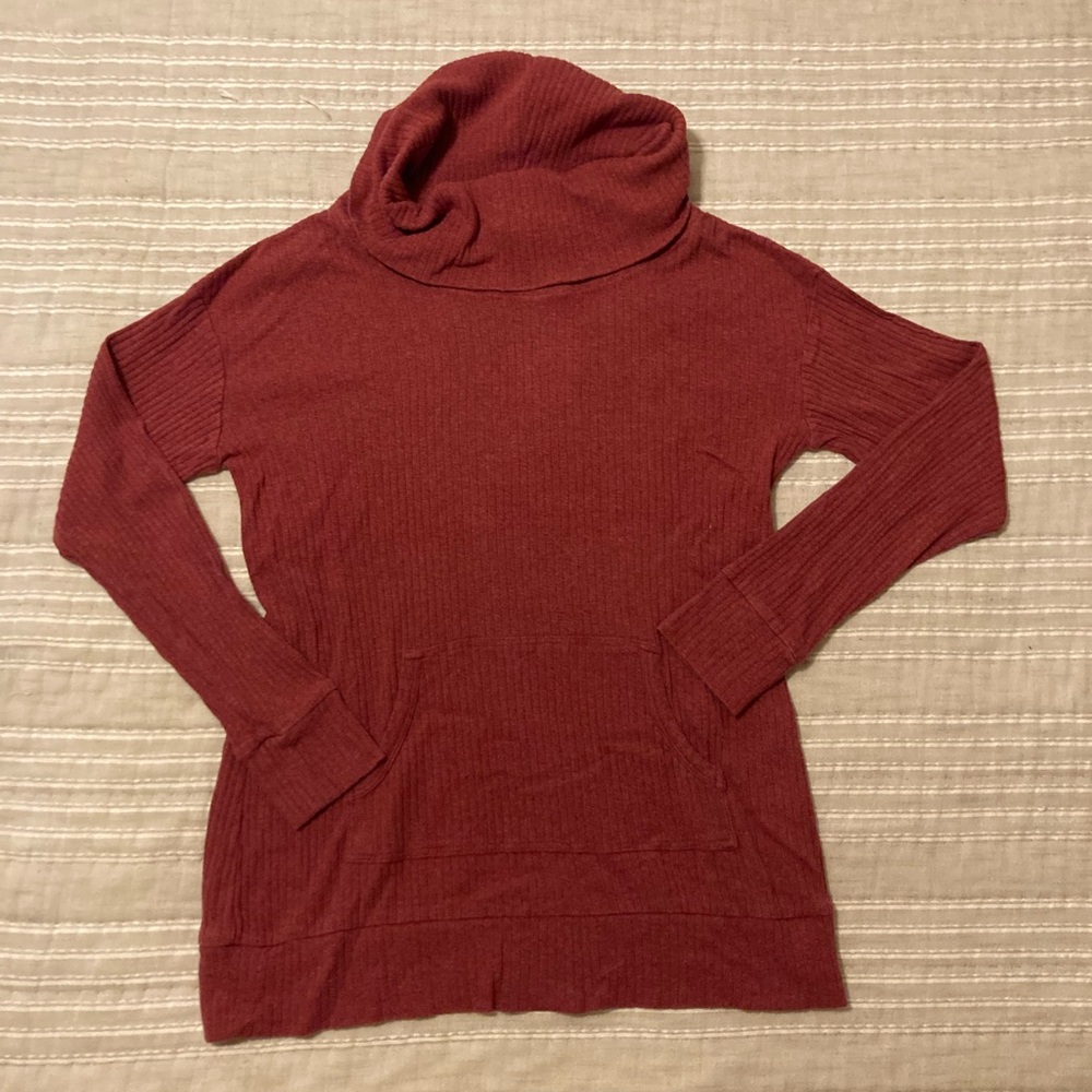 Kate Quinn ribbed sweatshirt